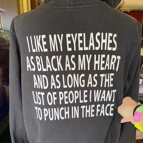 🖤Woman’s or mens H&M I like my eyelashes as black as my heart hoodie🖤 - Picture 7 of 16